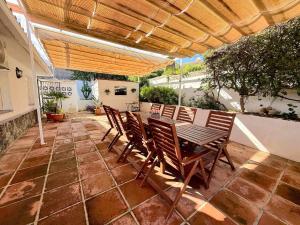 Spacious Family Villa & Studio Pool Walk to Beach