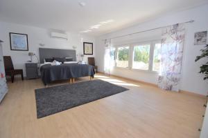 Spacious Family Villa & Studio Pool Walk to Beach