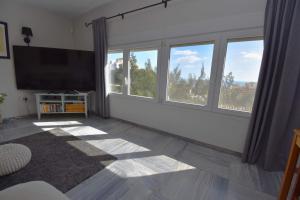Spacious Family Villa & Studio Pool Walk to Beach