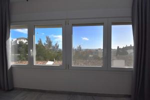 Spacious Family Villa & Studio Pool Walk to Beach