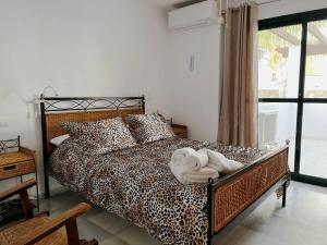 2 Bed Apartment Huge Terrace & Pool