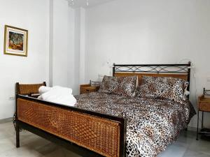 2 Bed Apartment Huge Terrace & Pool