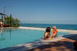 AquaView Studio Beach & Pool