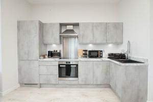 Luxury Riverside Apt at Leeds Dock - Sleeps 6