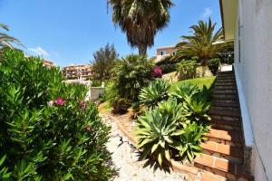 Family Villa Pool Sea Views & Walk to Beach