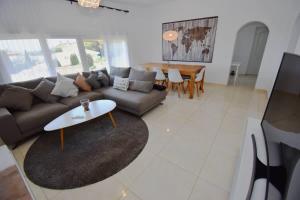 Family Villa Pool Sea Views & Walk to Beach