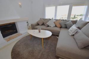Family Villa Pool Sea Views & Walk to Beach