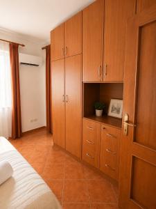 Bright Apartment with 2 Balconies Sleeps 8 Central Tirana