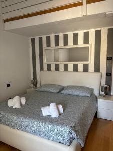 White Residence Apartment By Immobilux
