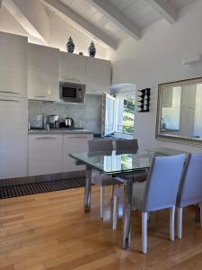 White Residence Apartment By Immobilux