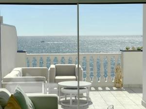 Panoramic Seafront Apartment with Terrace