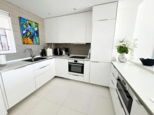 Panoramic Seafront Apartment with Terrace