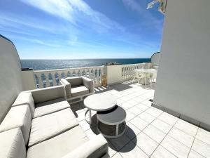 Panoramic Seafront Apartment with Terrace