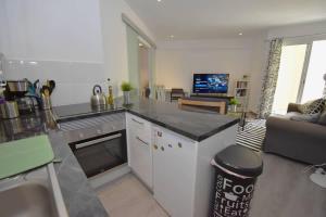 Rare 2BR Benal Beach Heated Pool & Slides