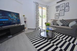 Rare 2BR Benal Beach Heated Pool & Slides