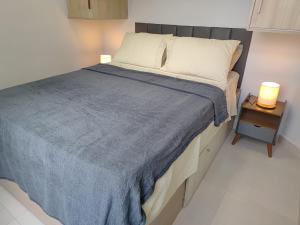 Apartamento em um prédio em frente à praia de Santos