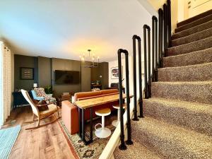 Off Street Parking - Mins to Downtown & Stadiums