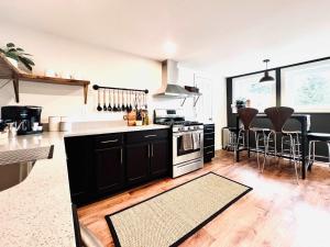 Off Street Parking - Mins to Downtown & Stadiums