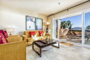 Private Jacuzzi Pool & Terrace Near Beach