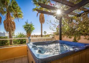 Private Jacuzzi Pool & Terrace Near Beach