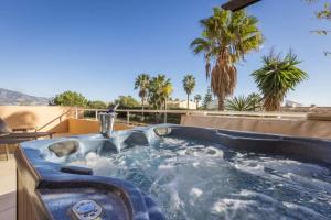 Private Jacuzzi Pool & Terrace Near Beach