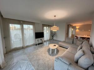 Apartamento en la Urb La Alcazaba Rio Verde