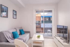Modern 2BR Apartment Walk to Beach & Old Town