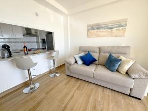 Beachfront 1-Bed Apartment with Stunning Views