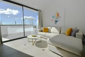 Top-Floor Apartment Private Pool & Sea Views