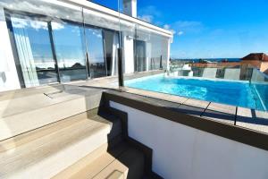 Top-Floor Apartment Private Pool & Sea Views