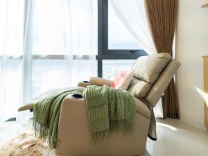 1 Bedroom Luxury Condo