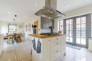 4 Bed in Mundesley oc-1983