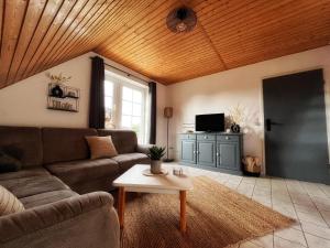 Kleine Muschelbude Ferienwohnung mit Balkon und Wallbox in Neßmersiel
