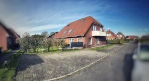Kleine Muschelbude Ferienwohnung mit Balkon und Wallbox in Neßmersiel