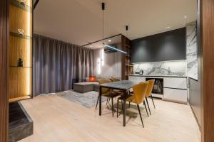 Ficowskiego Modern Style Apartment by BookingHost