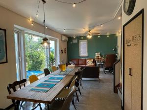 R724 Cafe Style House
