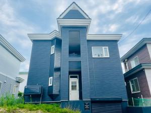 R724 Cafe Style House