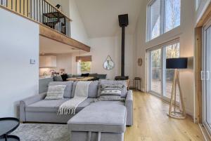 NEW! Waterfront Nest Hot Tub & Lake Views