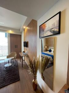 PrimeStays Studio Couples, Work & Travel Ready