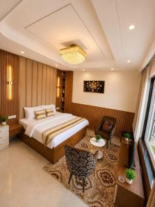 Majestic Studio Panoramic Views 10 min Mall-Road