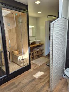 studio tout equipé avec sauna hammam jacuzzi privatifs
