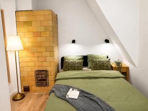 Charming Green House Apartment I cohost