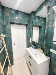 Charming Green House Apartment I cohost