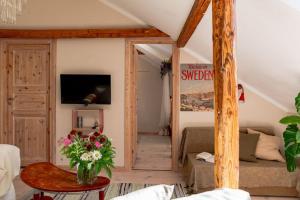Hygge Home - Bright Cottage-Style Apartment with Terrace & Free Weekend parking