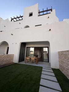 Apartamentos con piscina, terraza y parking