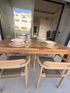 Apartamentos con piscina, terraza y parking