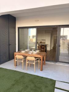 Apartamentos con piscina, terraza y parking