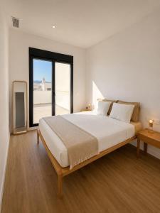 Apartamentos con piscina, terraza y parking