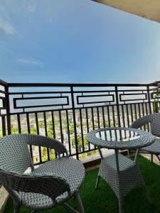 Apex Suites, Couple friendly, near expo mart