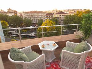 4 BR Flat with Terrace and Hot Tub in Historic Istanbul